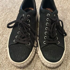 Women’s sofft lace ups size 8.5